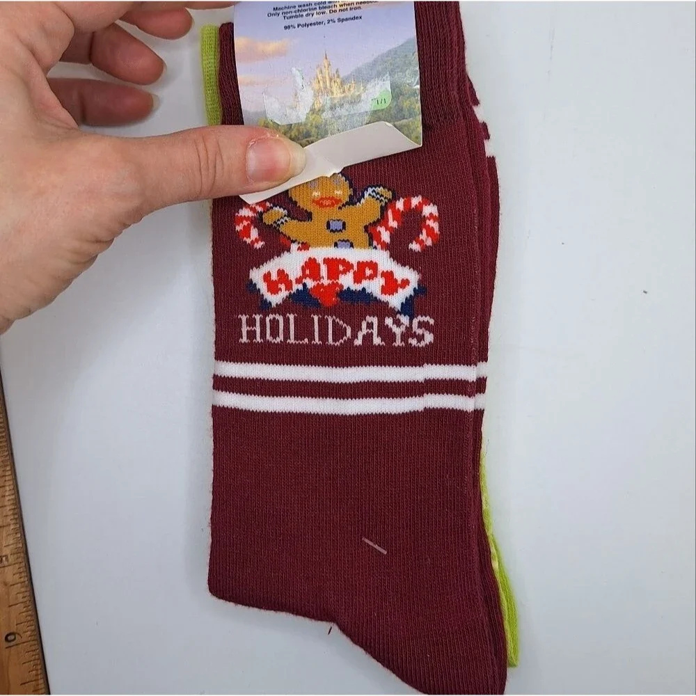 Shrek and Gingi crew holiday socks nwt 2 pair